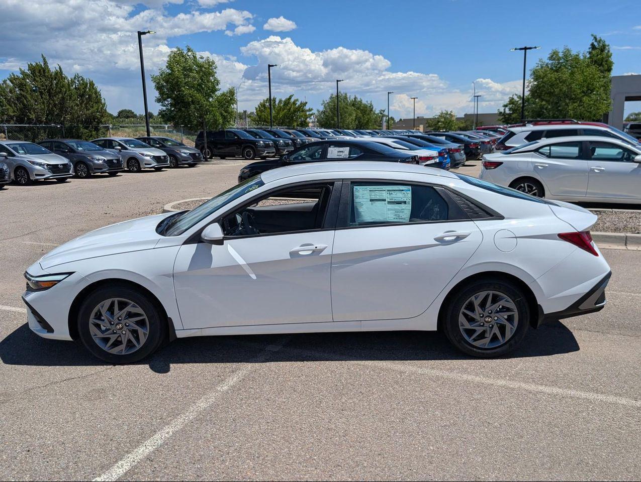 2025 Hyundai Elantra Hybrid Blue photo 2