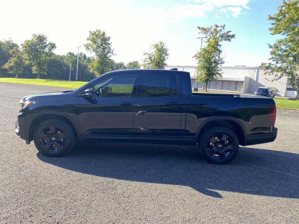 2025 Honda Ridgeline Black Edition photo 3