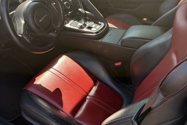 2015 Jaguar F-TYPE R photo 2