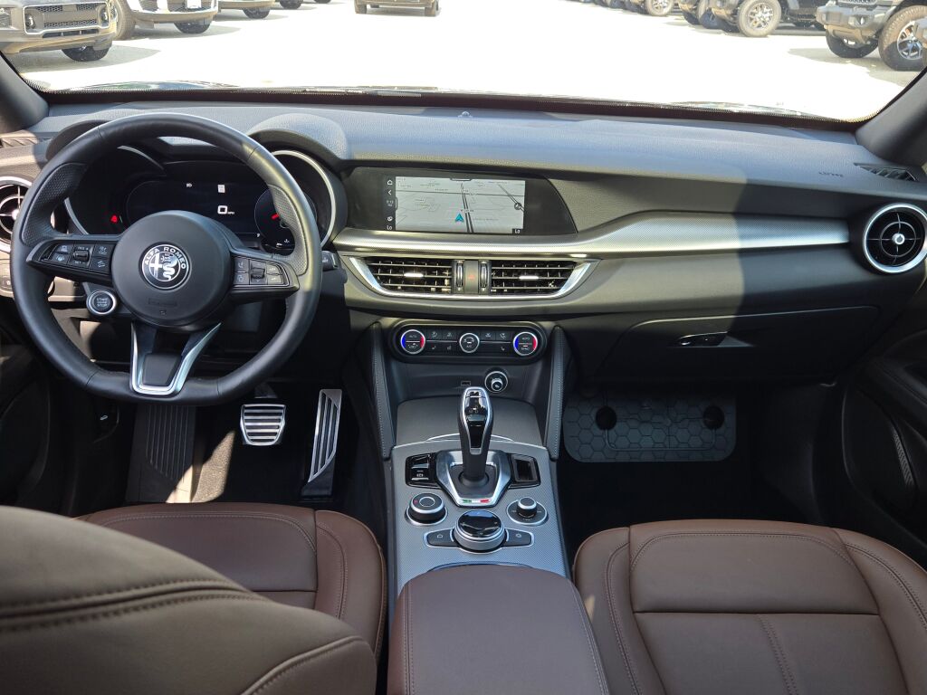 2024 Alfa Romeo Stelvio Ti photo 17