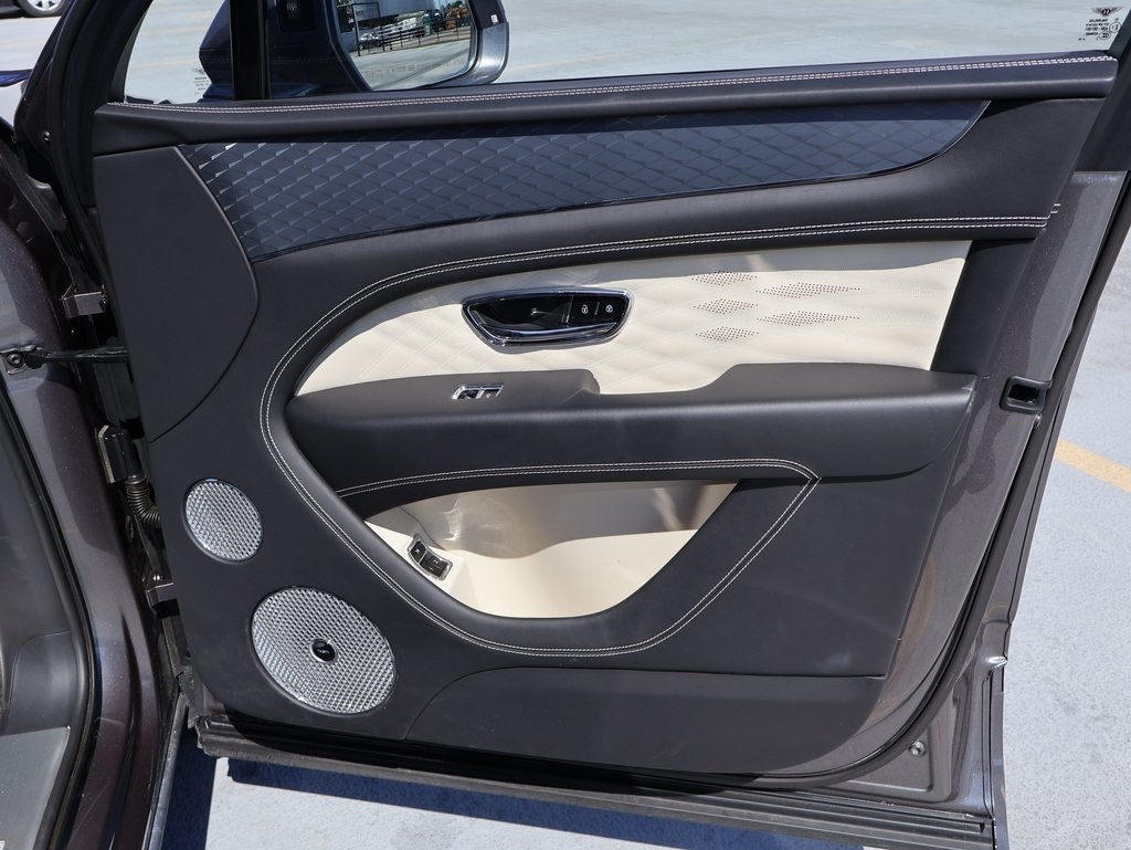 2023 Bentley Bentayga EWB Azure photo 10