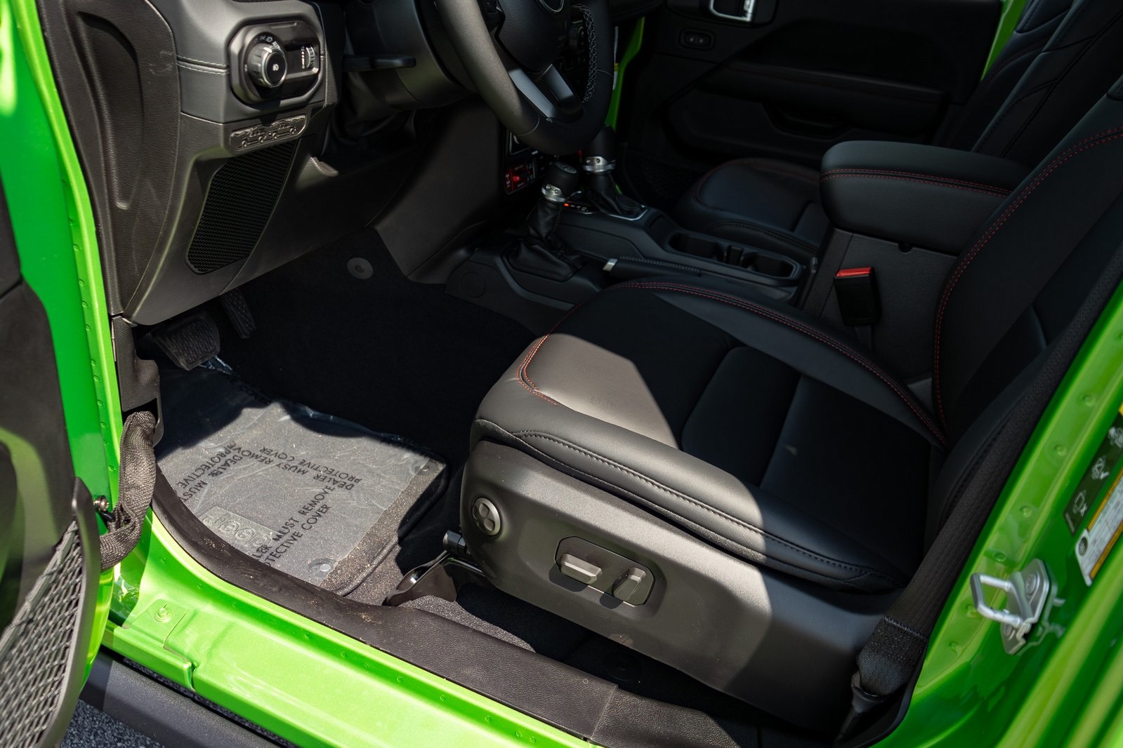 2025 Jeep Wrangler Rubicon photo 24