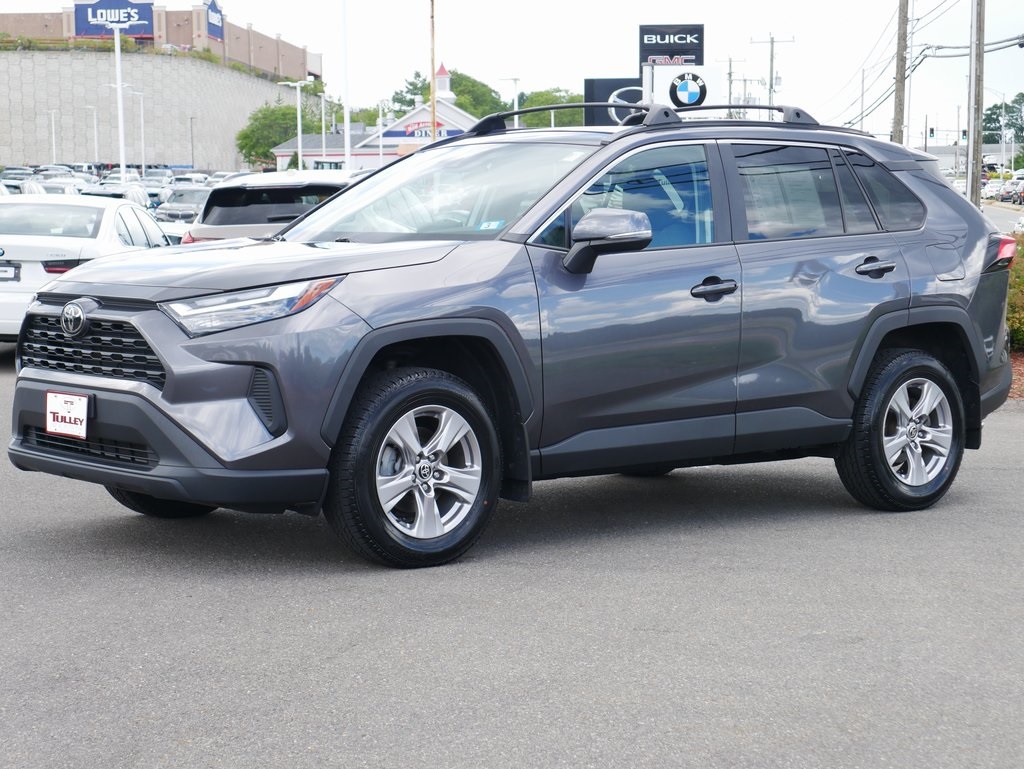 2022 Toyota RAV4 XLE photo 3
