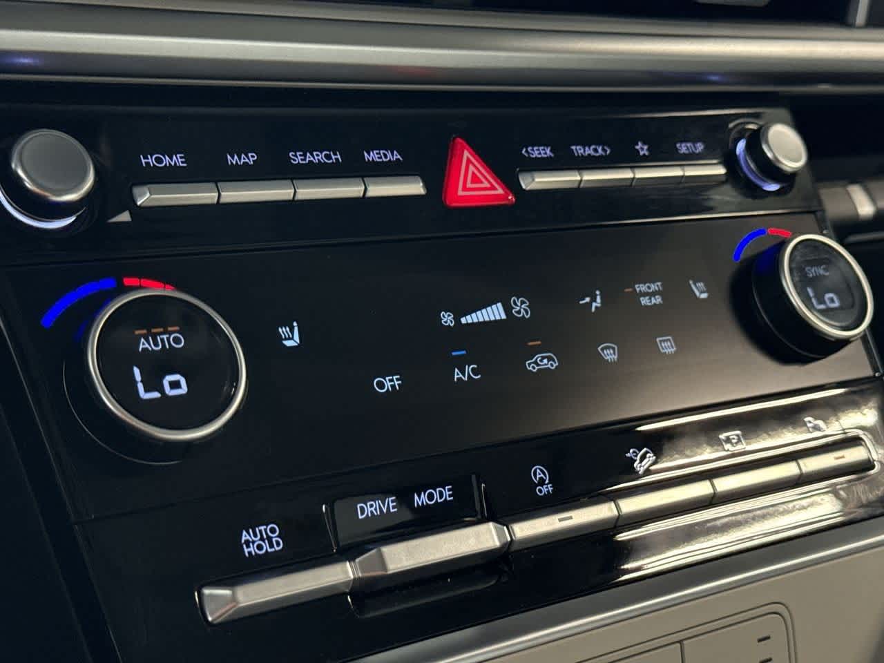 2025 Hyundai Santa Fe SEL photo 16