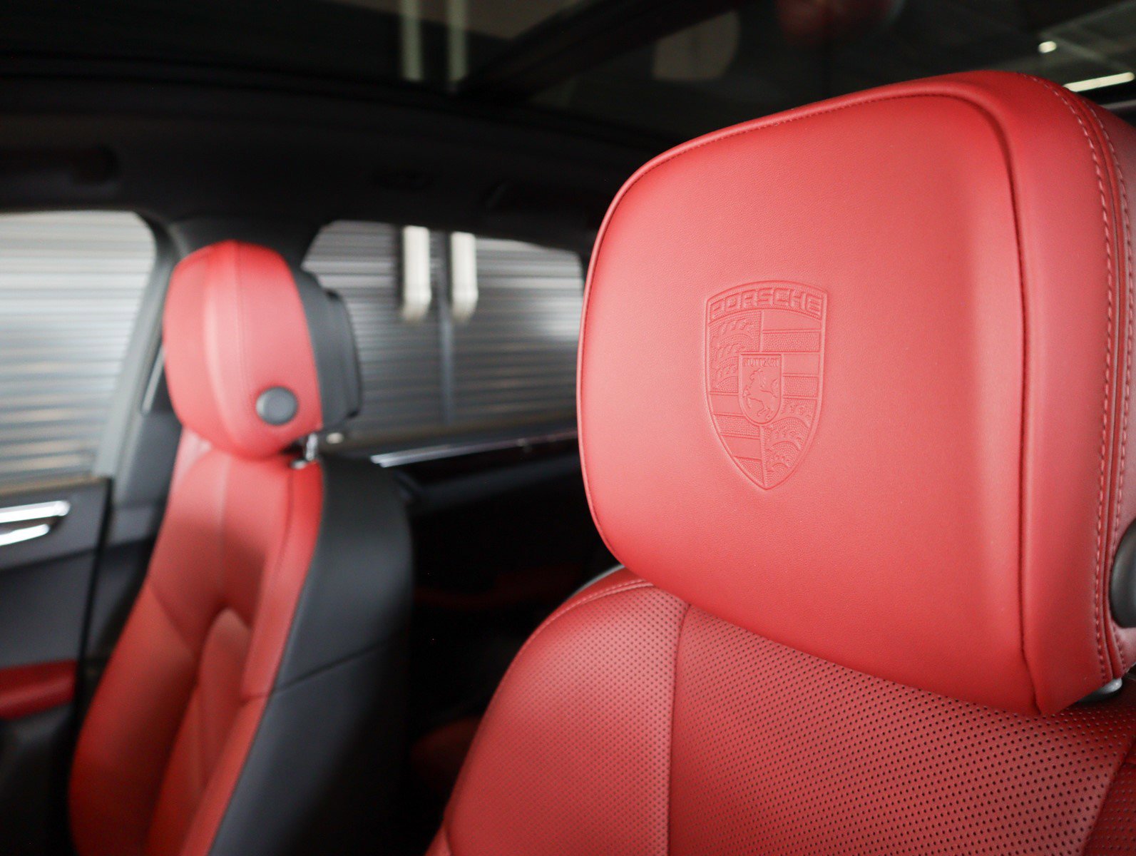 2025 Porsche Macan S photo 6