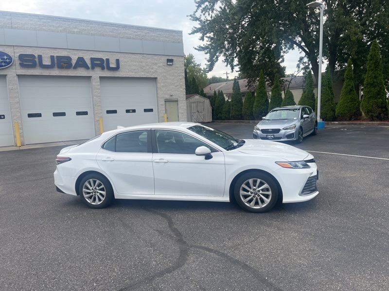 2022 Toyota Camry LE photo 2