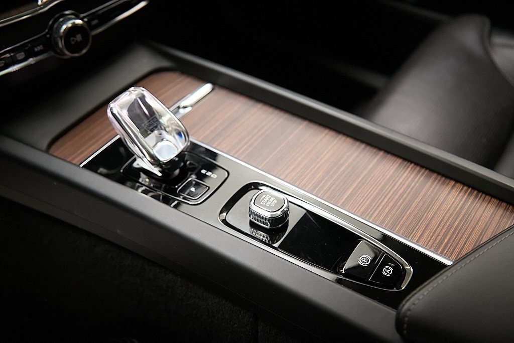 2023 VOLVO XC60 - Image 19