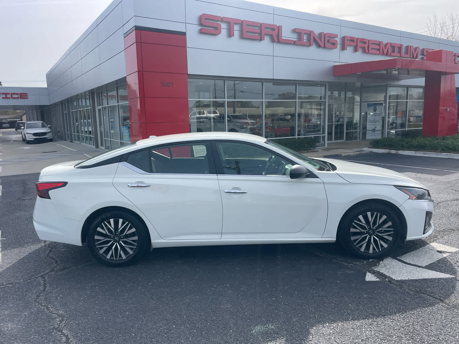 2025 Nissan Altima SV's photo