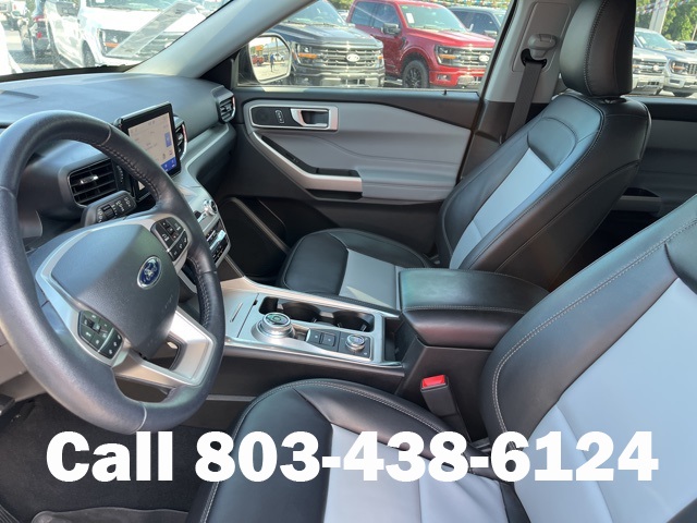 2023 Ford Explorer XLT photo 2