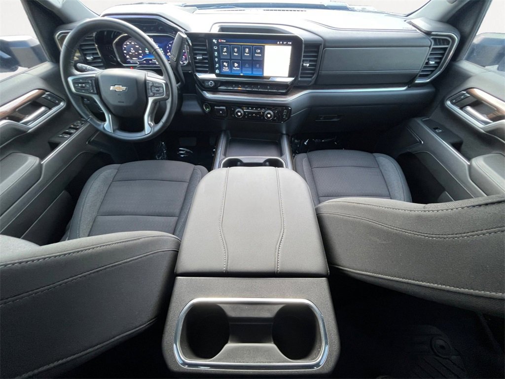 2024 Chevrolet Silverado LT photo 3