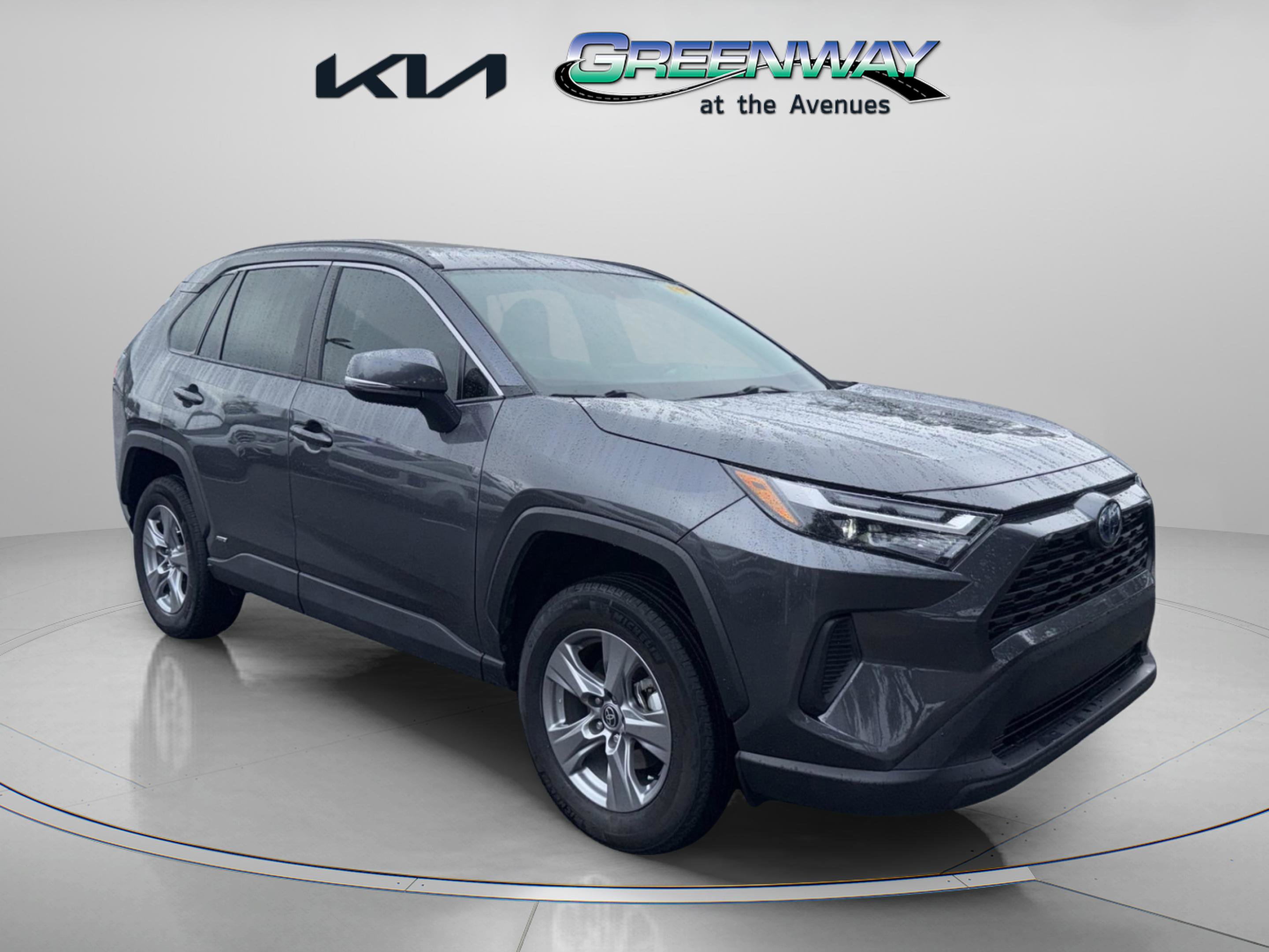 2022 Toyota RAV4 XLE's photo