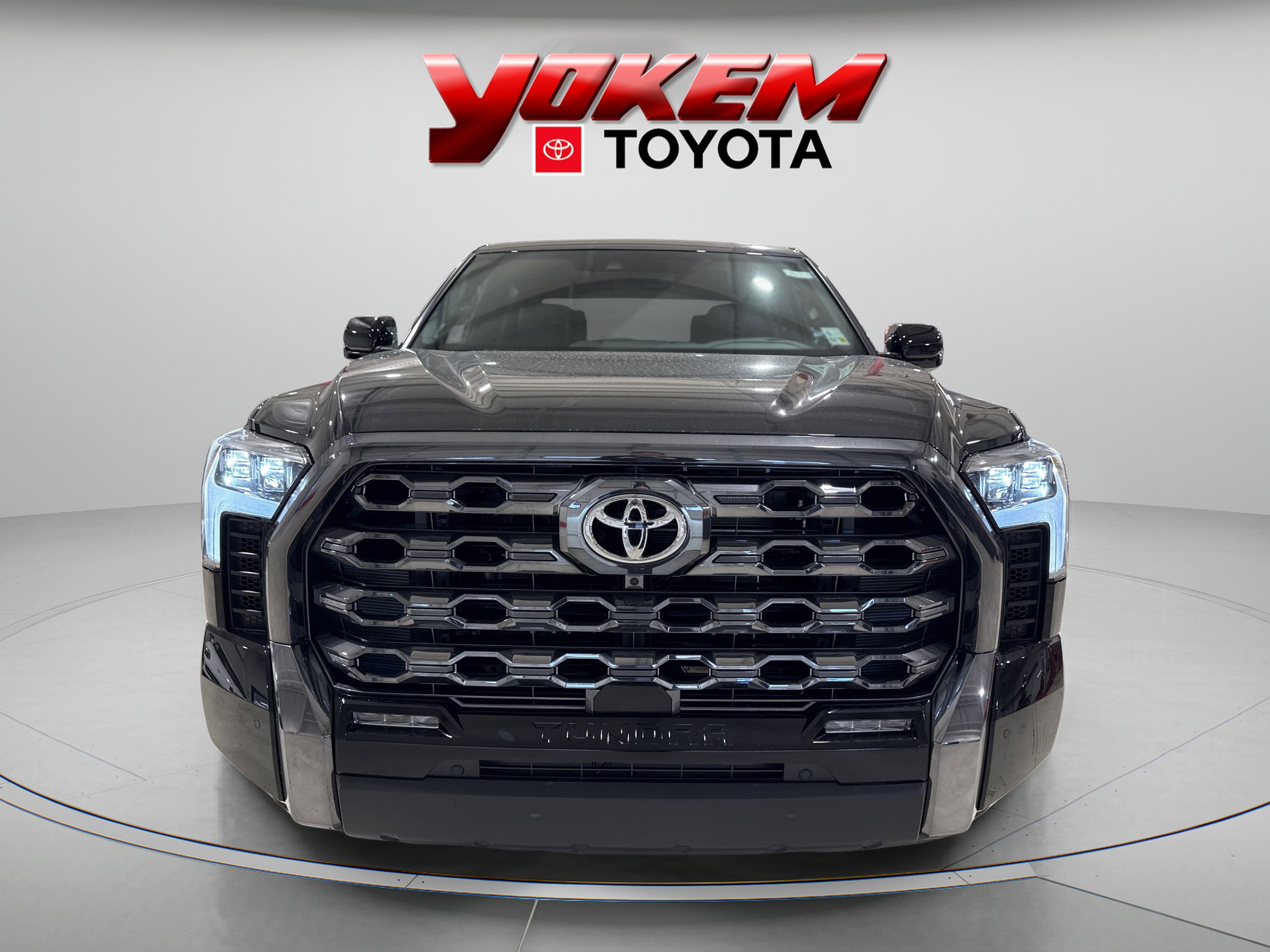 2025 Toyota Tundra Platinum's photo
