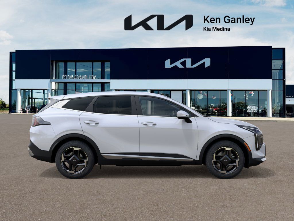 2026 Kia Sportage EX photo 3
