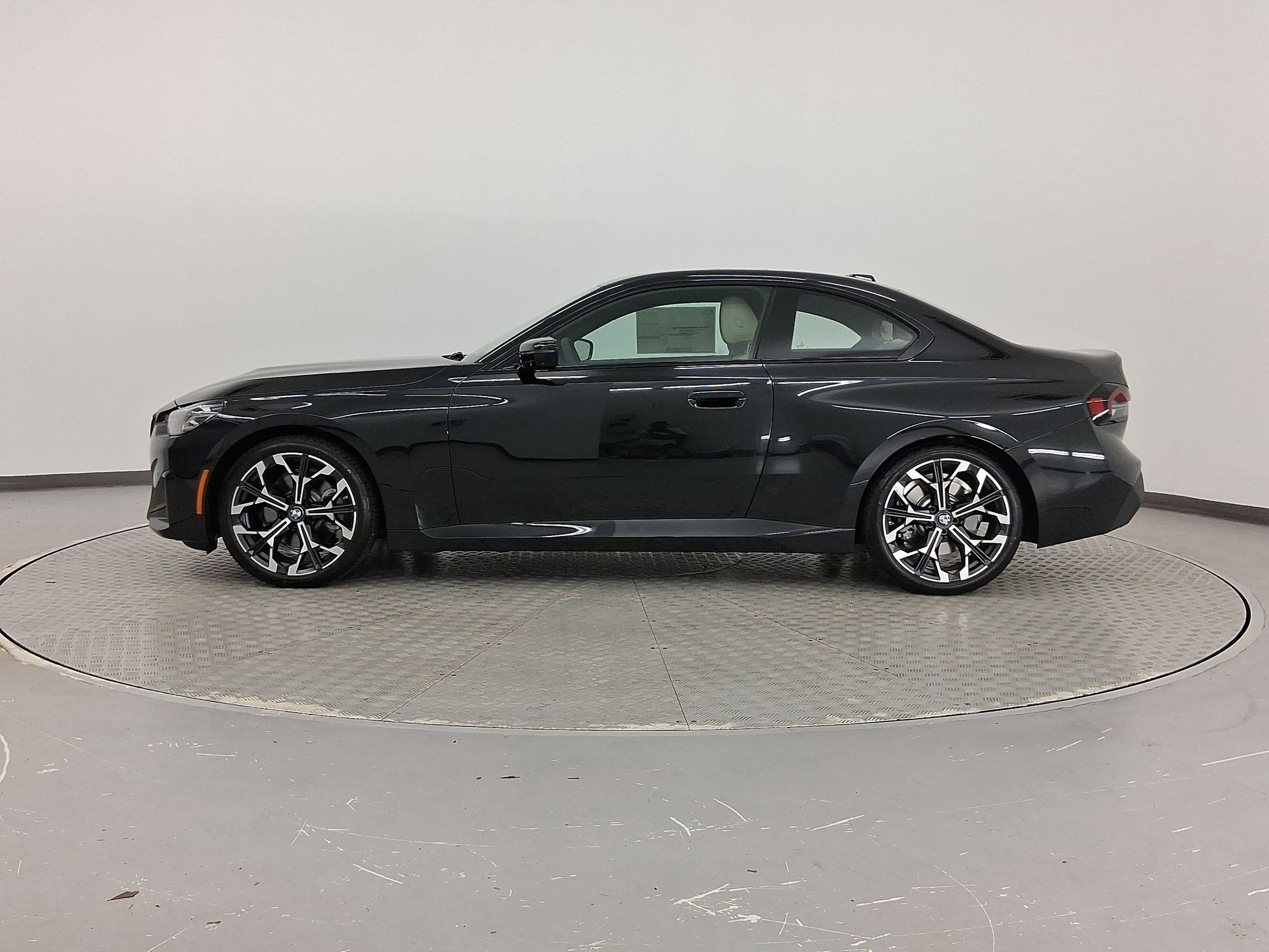 2025 Bmw 230i Coupe photo 2