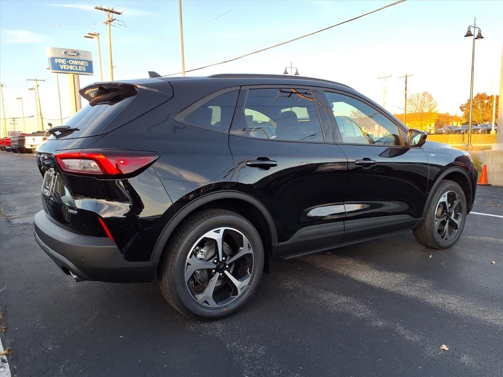 2026 Ford Escape Hybrid ST-Line Select photo 4