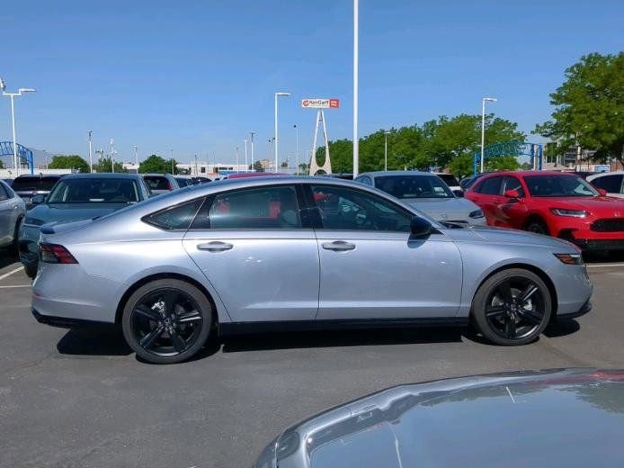 2025 Honda Accord Hybrid Sport-L photo 2
