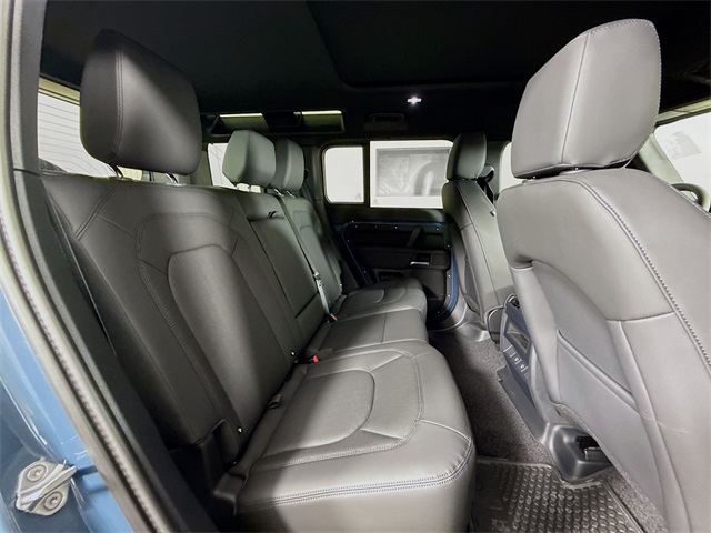 2025 Land Rover Defender 110 S photo 27