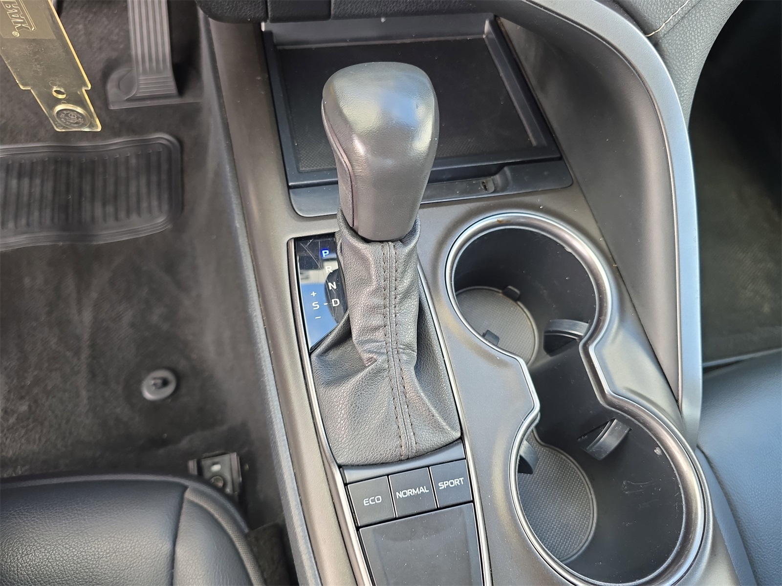 2023 Toyota Camry SE photo 20