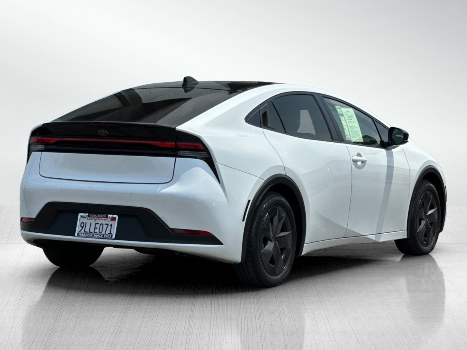2024 Toyota Prius LE photo 4