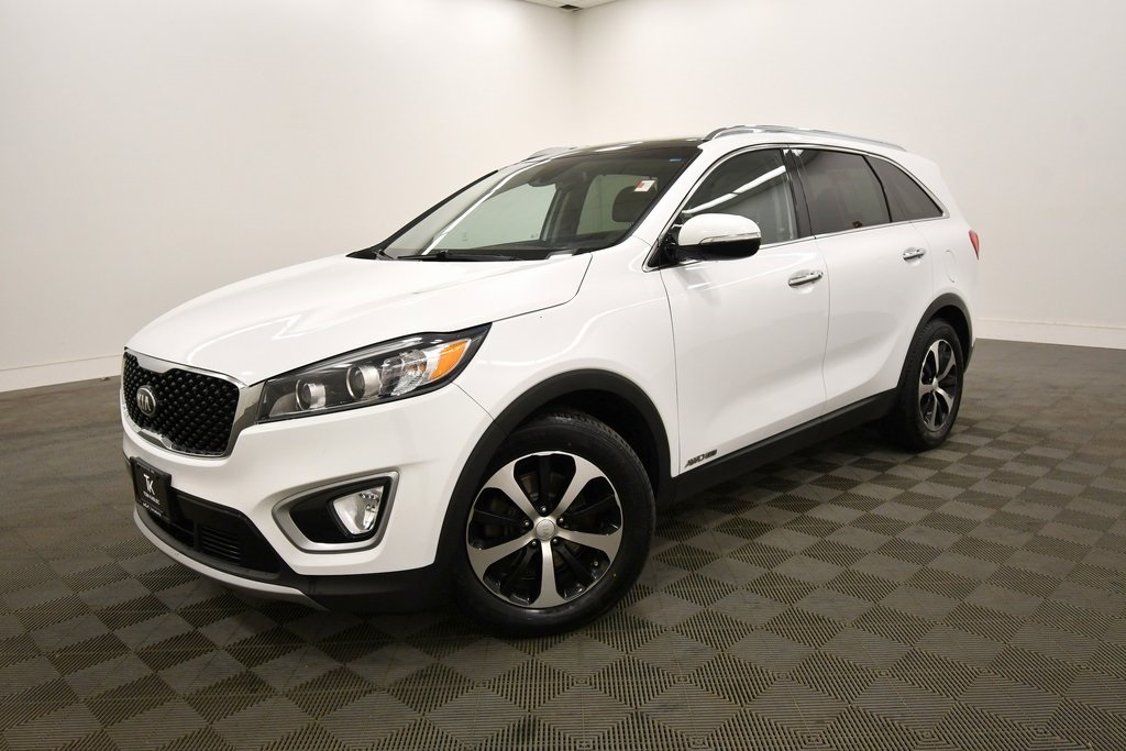 Used 2017 Kia Sorento EX with VIN 5XYPHDA59HG309268 for sale in Rochester, Minnesota