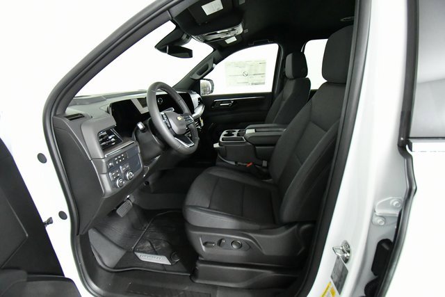 2026 Chevrolet Suburban LS photo 4