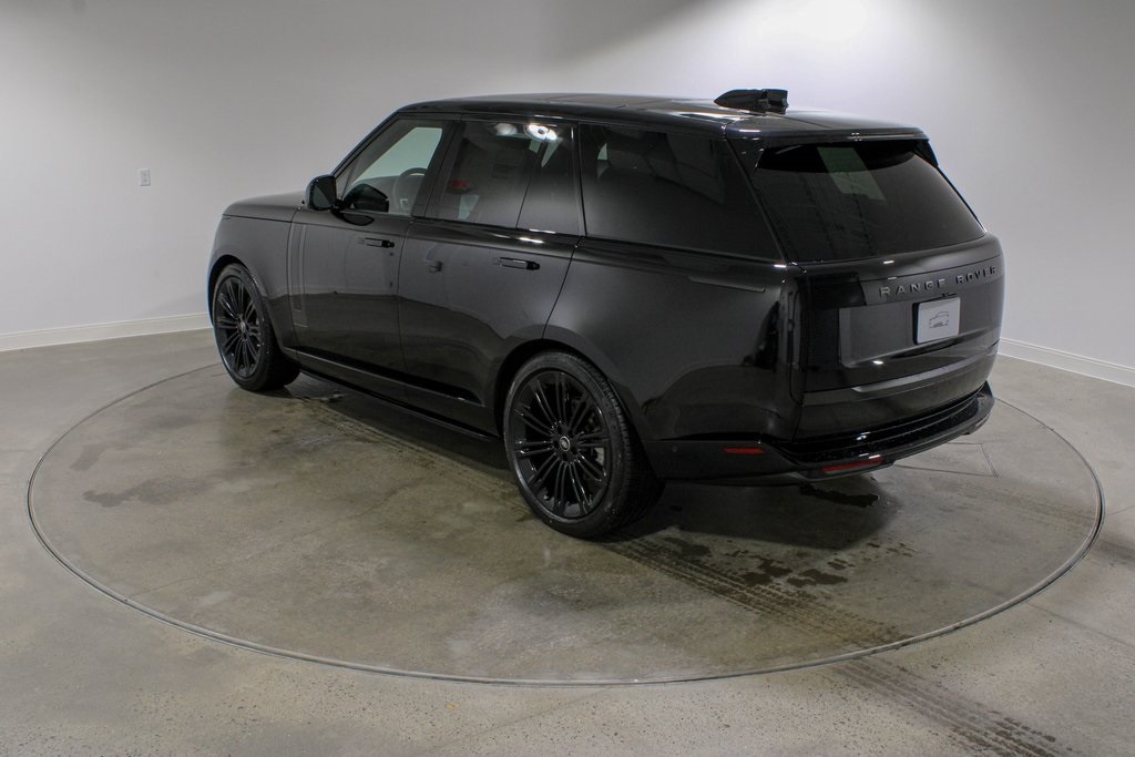 2025 Land Rover Range Rover SE photo 3