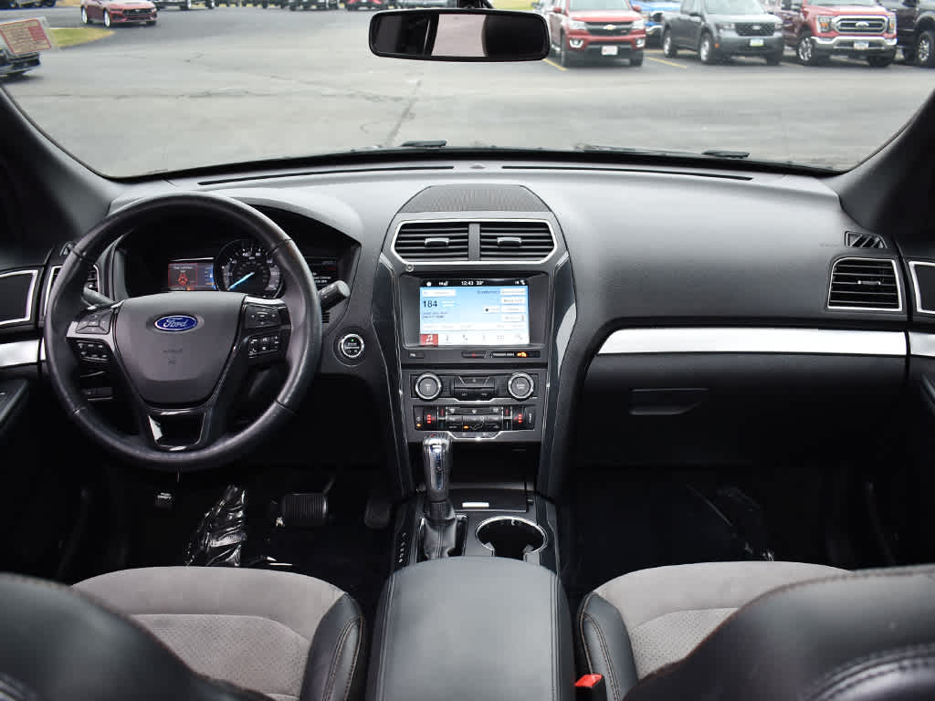 2017 Ford Explorer XLT photo 4