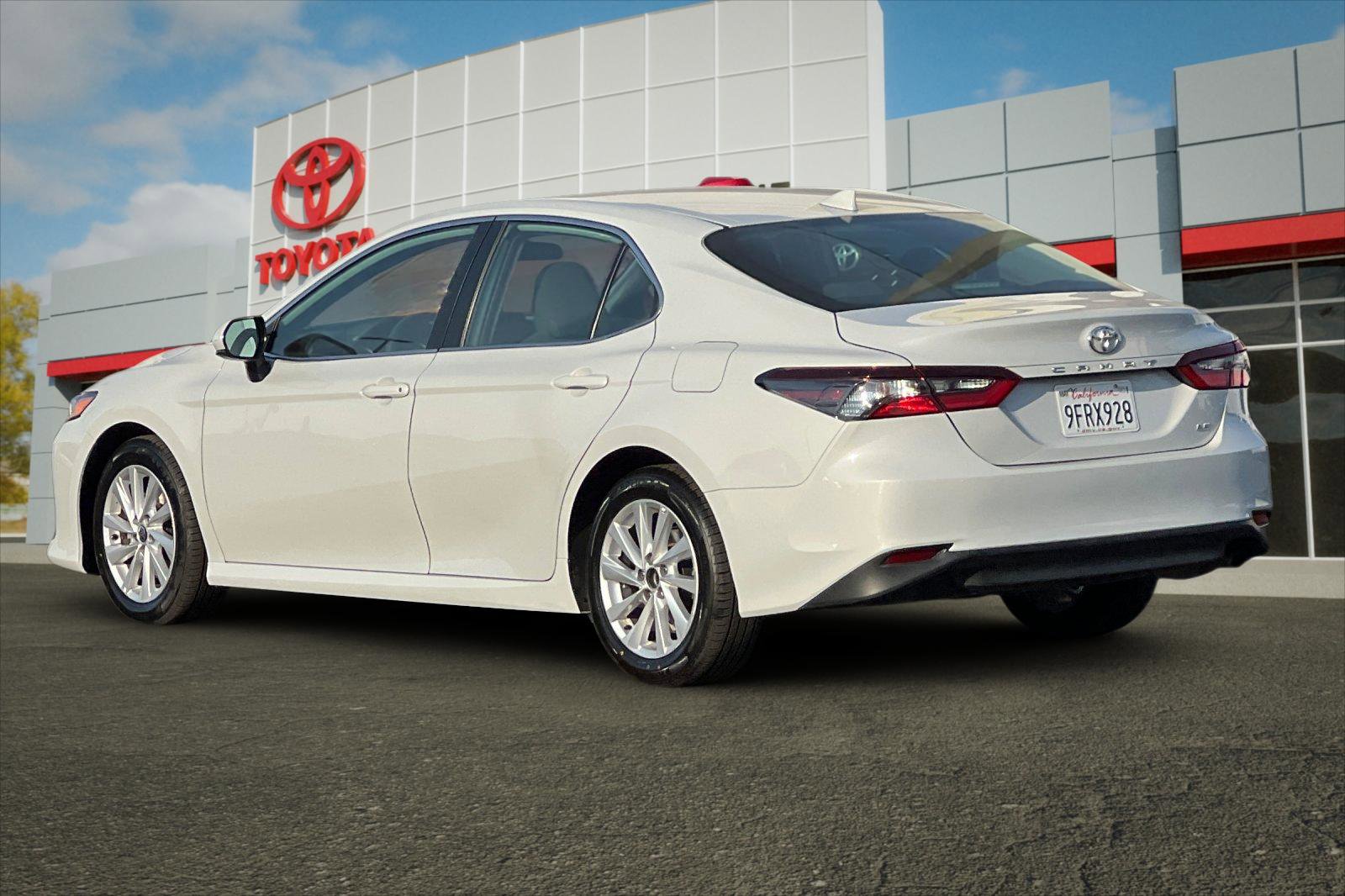 2023 Toyota Camry LE photo 4