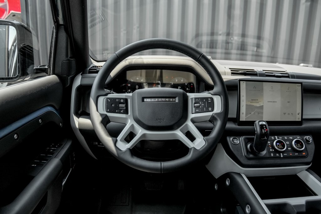 2025 Land Rover Defender 110 S photo 15