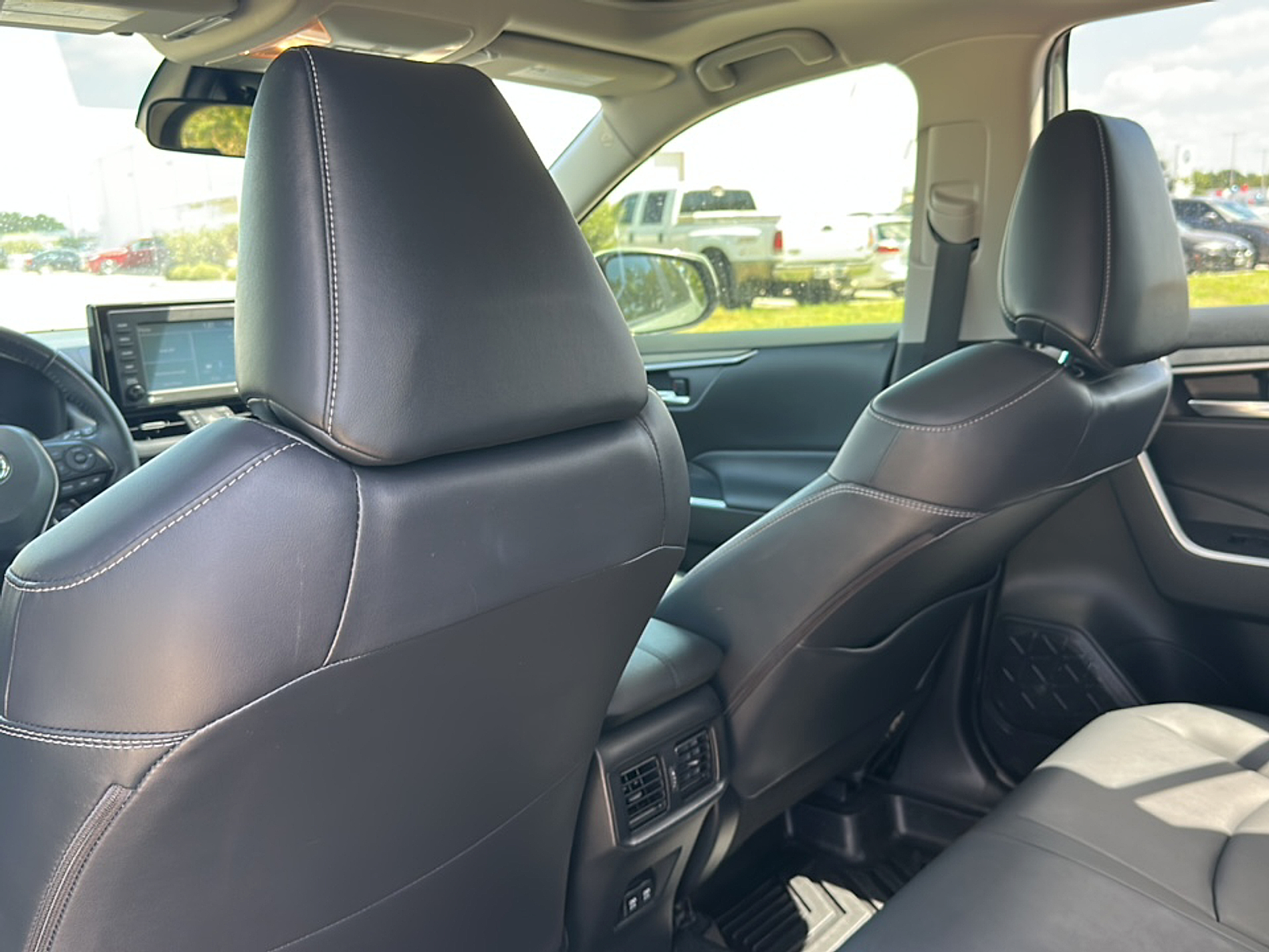 2020 Toyota RAV4 XLE Premium photo 4
