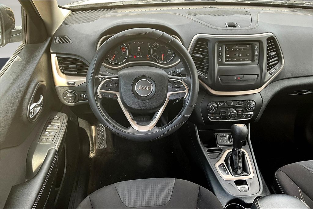 2016 Jeep Cherokee Latitude photo 8