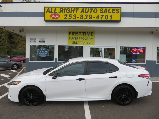 2020 Toyota Camry SE photo 2
