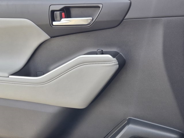 2024 Toyota Highlander XLE photo 13