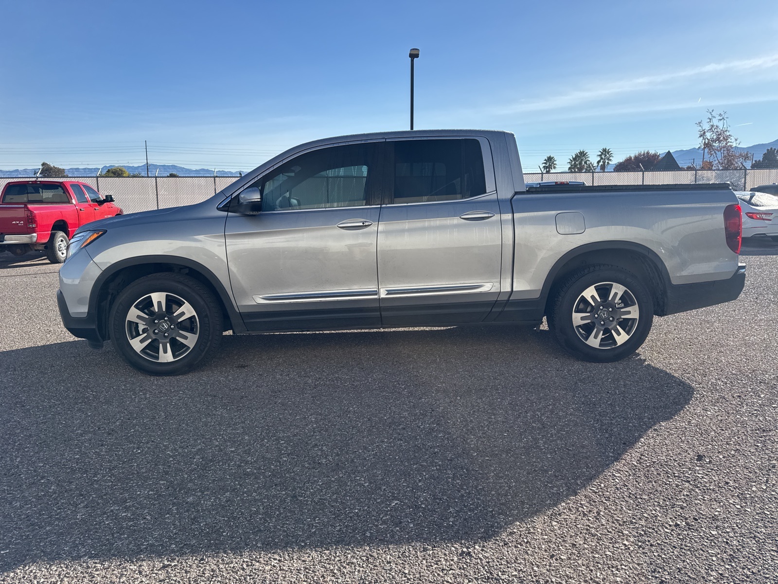 2019 Honda Ridgeline RTL photo 2