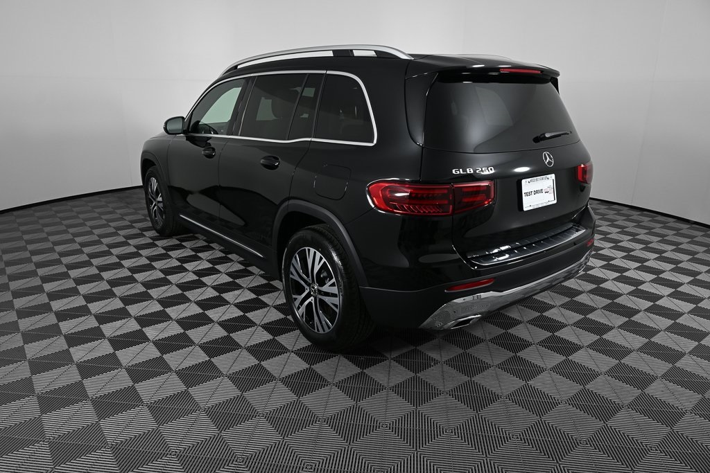 2025 Mercedes Benz GLB 250 photo 4