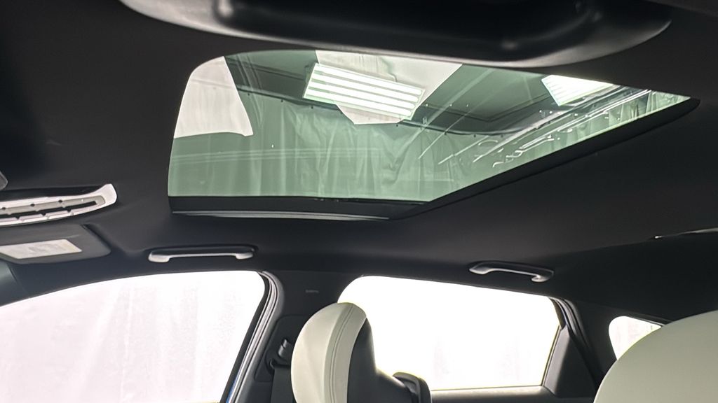 2025 Kia K4 GT-Line photo 28