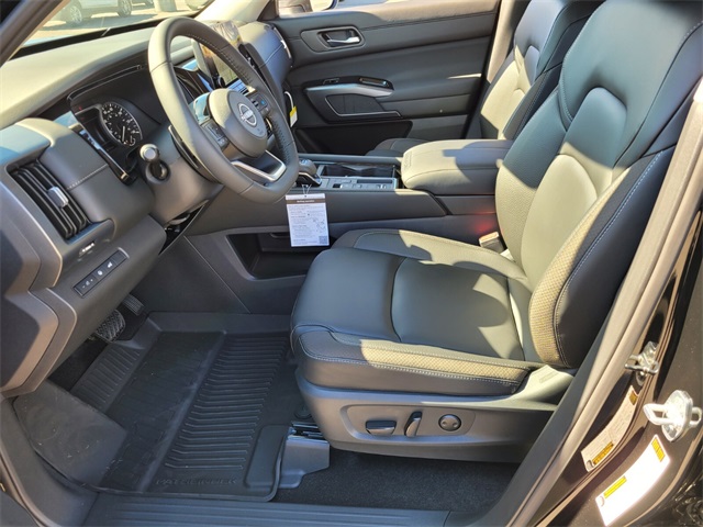 2025 Nissan Pathfinder SL photo 9