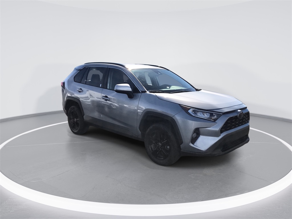 2021 Toyota RAV4 XLE photo 2