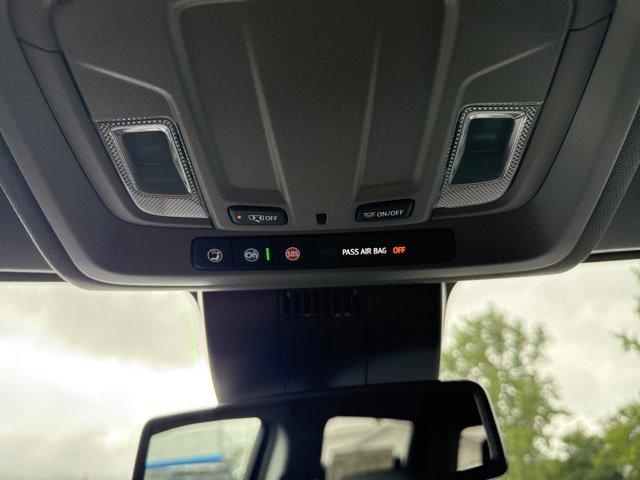2025 Chevrolet Silverado 2500HD Custom photo 32