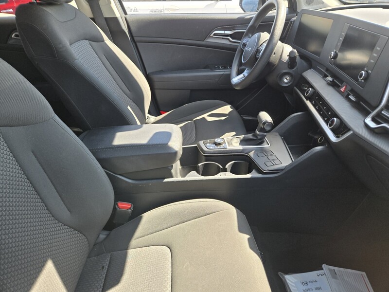 2024 Kia Sportage LX photo 4
