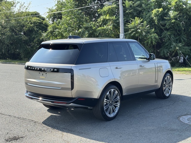 2025 Land Rover Range Rover SE photo 2