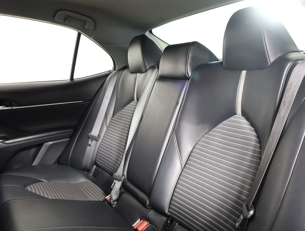 2020 Toyota Camry SE photo 12