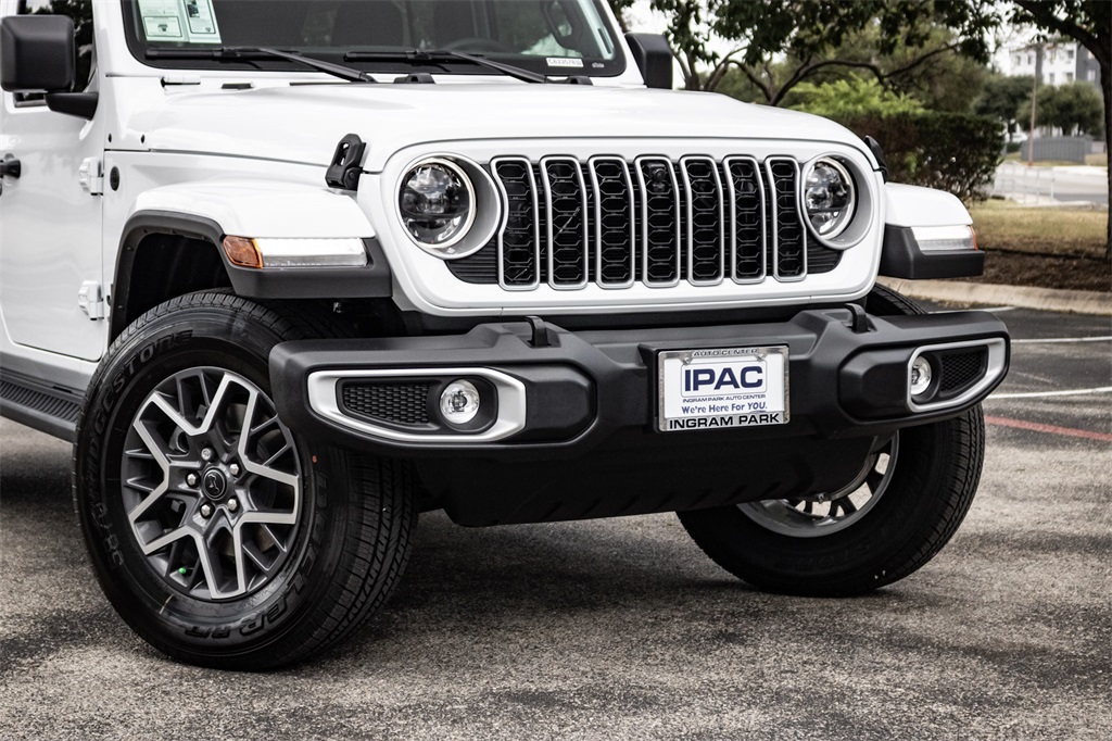 2025 Jeep Wrangler Sahara photo 3