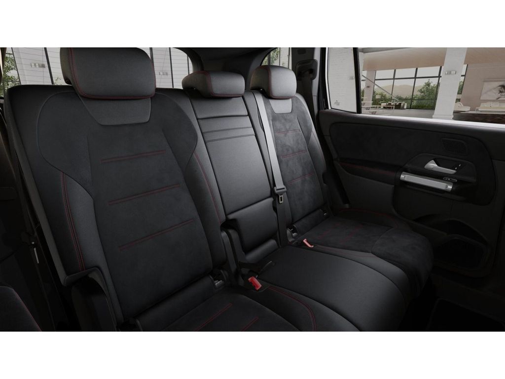 2025 Mercedes Benz GLB 250 4MATIC photo 5