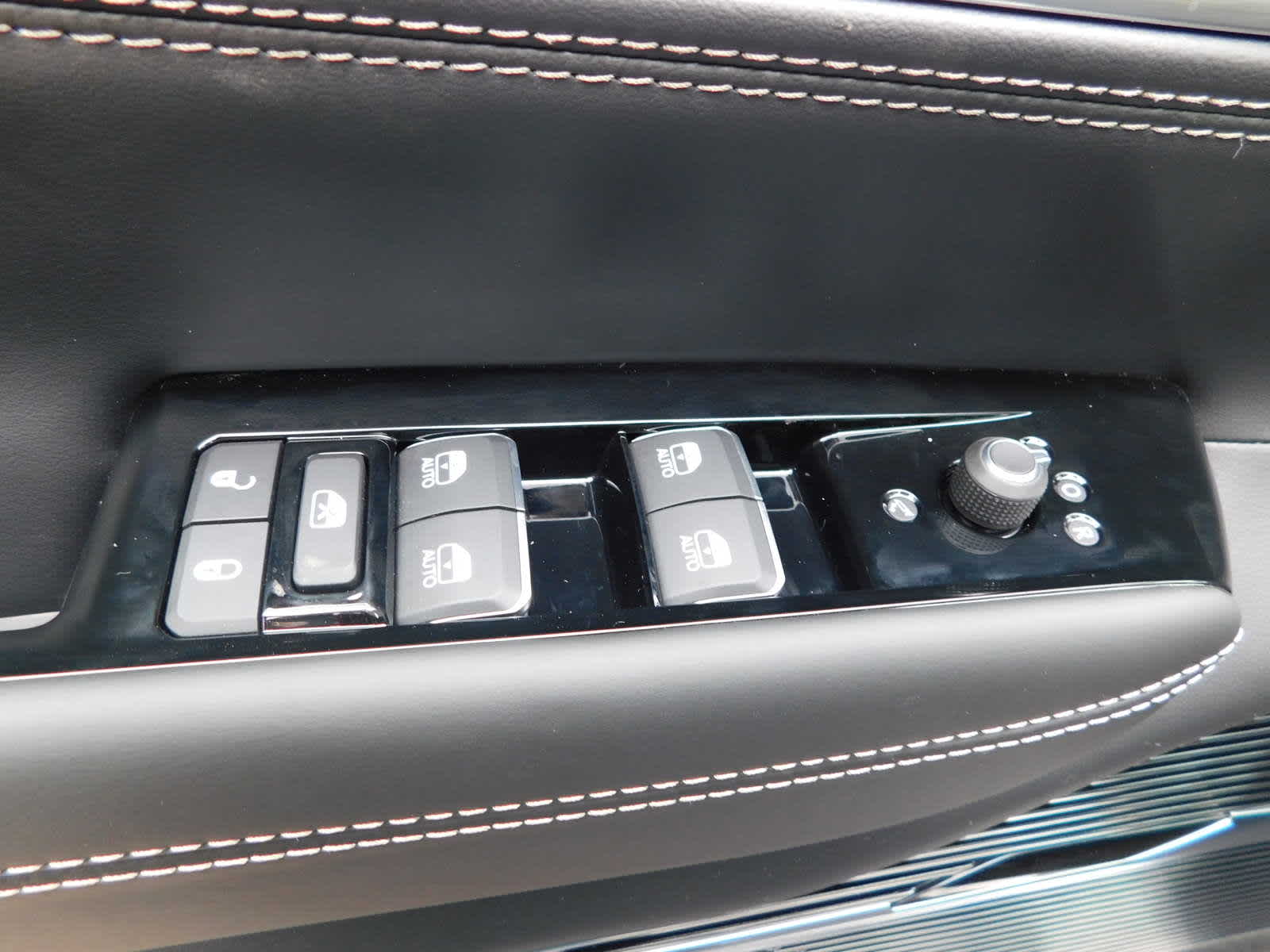 2024 Jeep Grand Wagoneer L Base photo 12