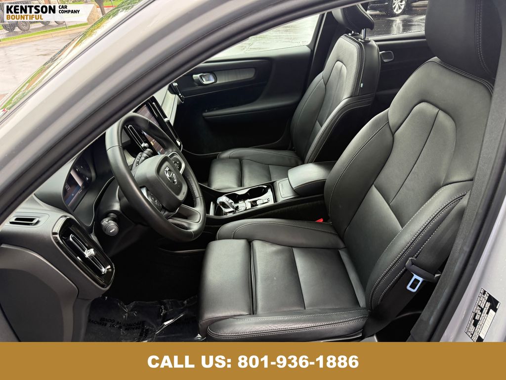 2025 Volvo XC40 Plus photo 29