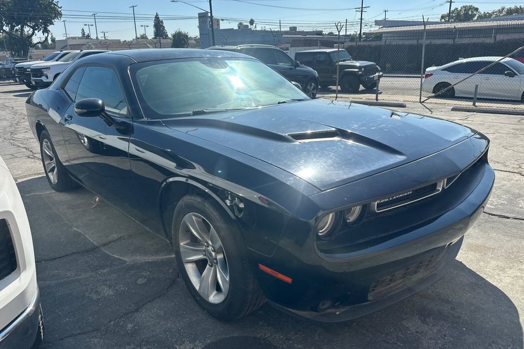 2015 Dodge Challenger SXT photo 2