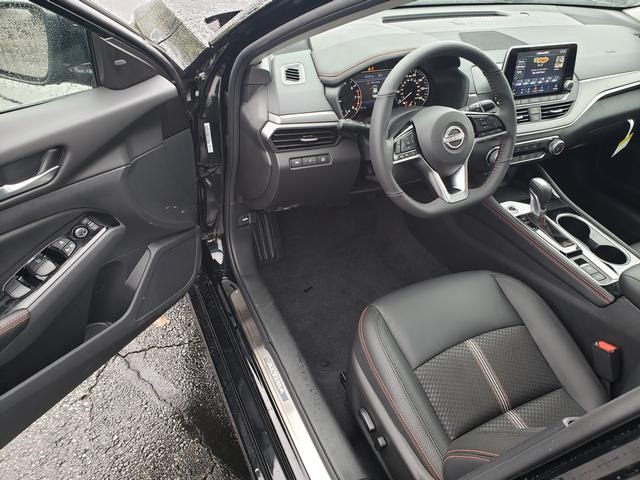 2025 Nissan Altima SR photo 7