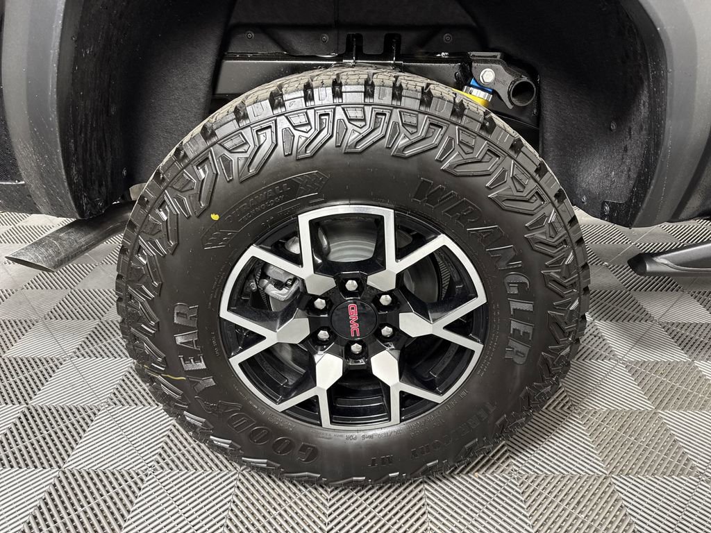 2025 Gmc Canyon AT4X photo 13