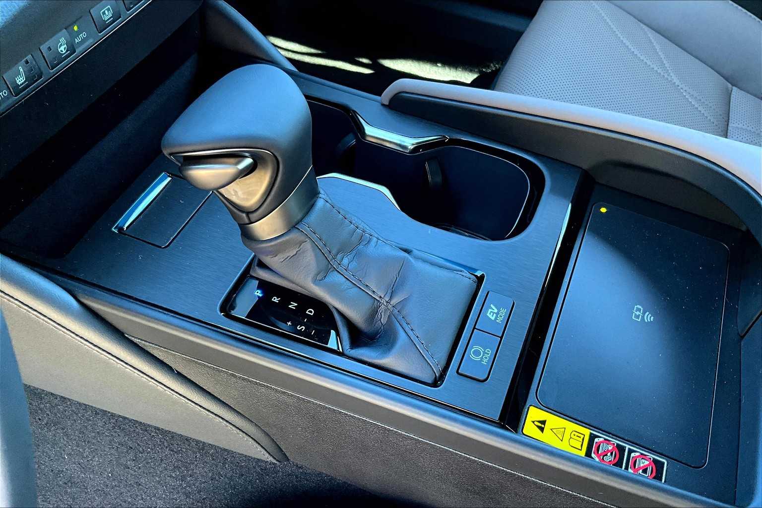 2025 Lexus ES 300h Luxury photo 10